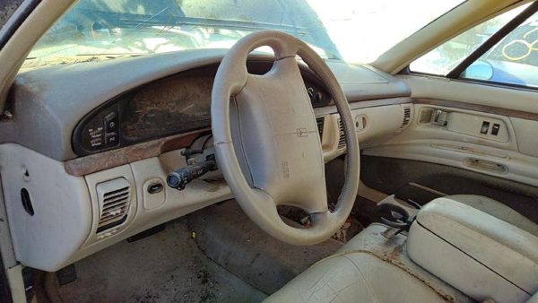 1996 Oldsmobile 88 Front Door RH Green — photo 5
