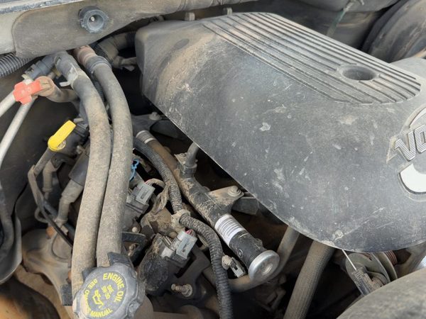 2001-2006 Chevy Suburban Complete Fuel Rail With Injectors Set Loaded Oem 5.3L — photo 6