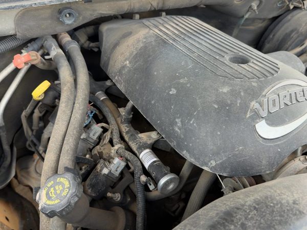 2001-2006 Chevy Suburban Complete Fuel Rail With Injectors Set Loaded Oem 5.3L — photo 3