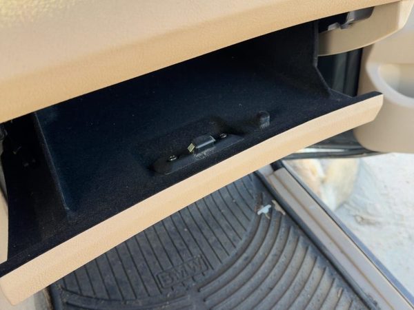2000-2006 Bmw X5 Glove Box Assembly Complete Door With Latch Oem E53 Beige Lchc — photo 3
