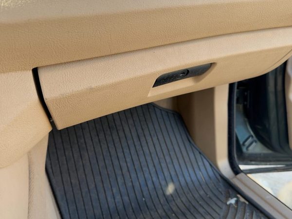 2000-2006 Bmw X5 Glove Box Assembly Complete Door With Latch Oem E53 Beige Lchc — photo 4