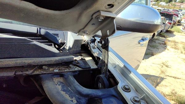 2010 Chevy Tahoe Hood Hinge RH Silver U726S With Spring — photo 5