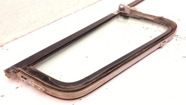 1979-1989 International S Series S1600-s2600 Right Door Vent Window With Frame — photo 6