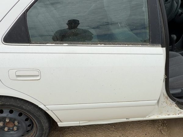 2000 Toyota Camry Rear Door RH White 040 — photo 2