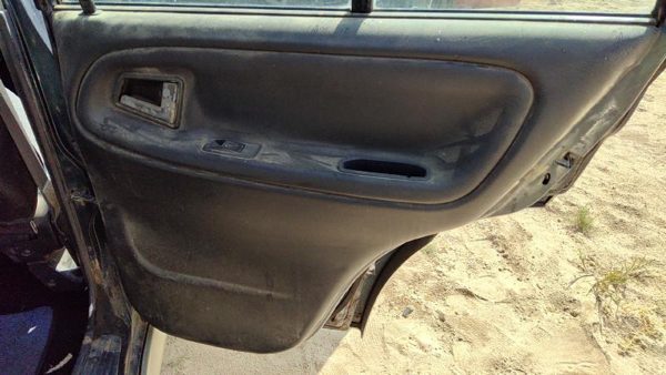 97 Suzuki Sidekick Passenger Right Rear Door Trim Panel With Switches Back Gray — photo 1