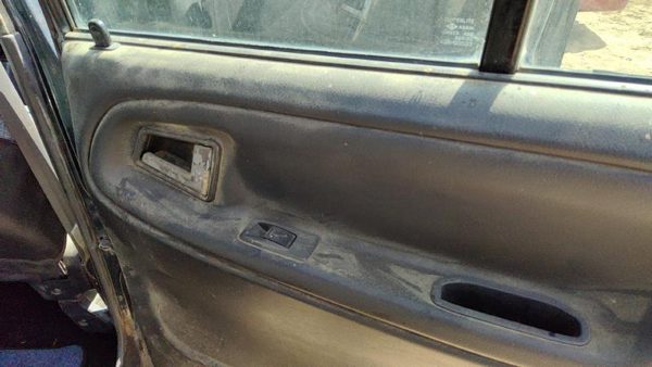 97 Suzuki Sidekick Passenger Right Rear Door Trim Panel With Switches Back Gray — photo 4