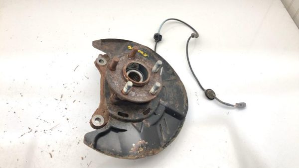 05-14 Outback Passenger Right Front Spindle Steering Knuckle With Wheel Hub — photo 1