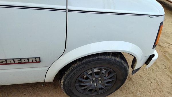 1985-1994 Gmc Safari Passenger Right Front Fender Oem White 15699458 — photo 4