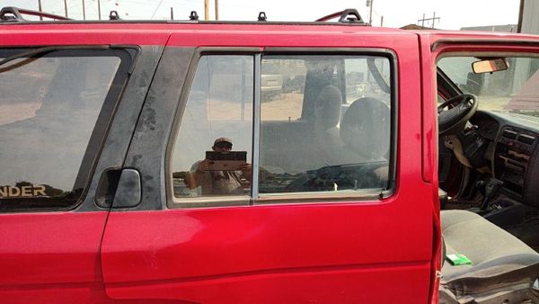 1995 Nissan Pathfinder Rear Door RH Red — photo 6
