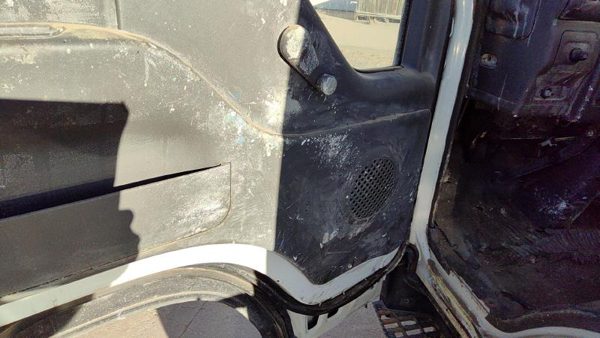 92-98 Isuzu Npr Driver Left Front Door Trim Panel Gray — photo 6