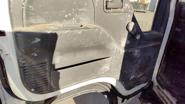 92-98 Isuzu Npr Driver Left Front Door Trim Panel Gray — photo 5