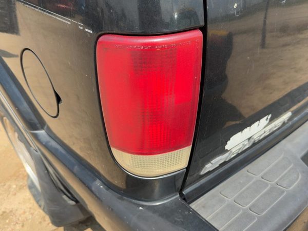 1995-2005 Chevy S10 Blazer Driver Left Tail Light Brake Lamp Oem Rear 19179358 — photo 2