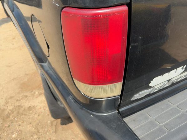 1995-2005 Chevy S10 Blazer Driver Left Tail Light Brake Lamp Oem Rear 19179358 — photo 3