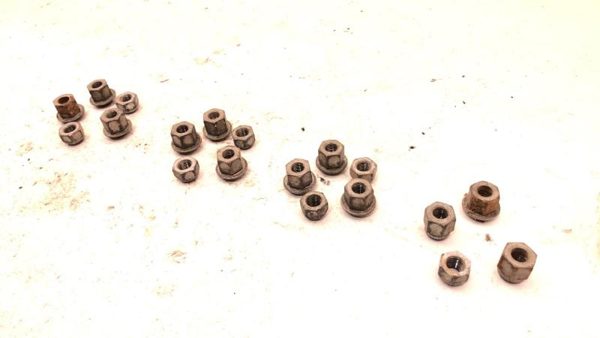 1982-1984 Cadillac Deville 19 Lug Nut Set For Hubcap Retainer Bracket Oem — photo 3