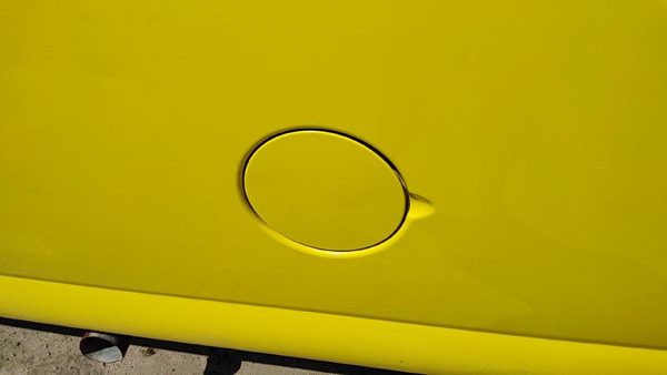 2000-2002 Express Van 2500 Fuel Tank Door With Hinge Gas Lid Oem Filler Yellow — photo 2