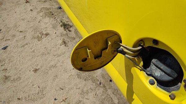 2000-2002 Express Van 2500 Fuel Tank Door With Hinge Gas Lid Oem Filler Yellow — photo 4