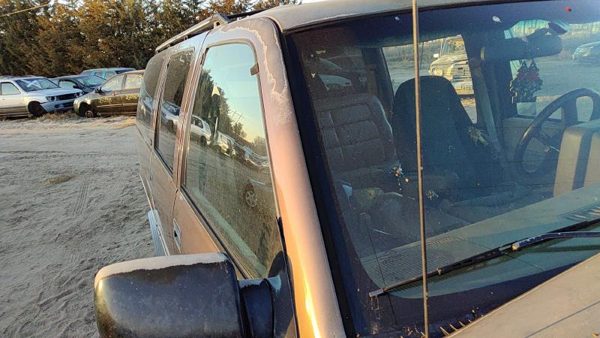 1994 Suburban 1500 Front Door RH Brown — photo 2