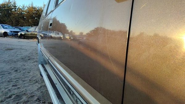 1994 Suburban 1500 Front Door RH Brown — photo 5