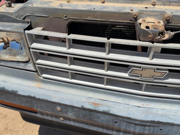 1982-1990 Chevy S10 Pickup Front Grille Assembly Oem Red 15638425 — photo 3