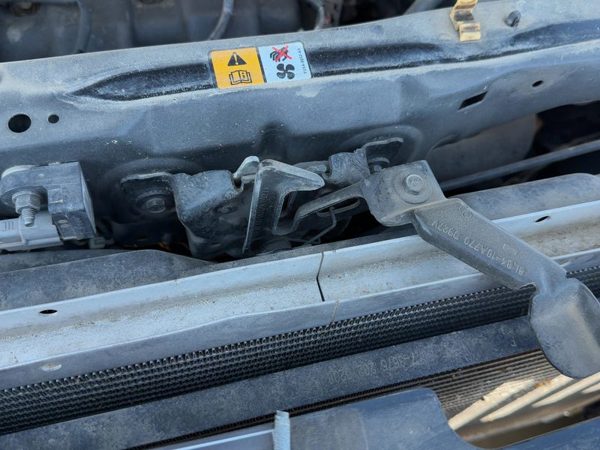 2008 Mercury Mariner Hood Latch Assembly With Bracket Oem 8L8Z16138A — photo 1