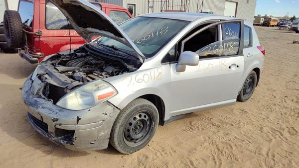 2010 Nissan Versa Crossmember/cradle/undercarria 1.8L AT — photo 2