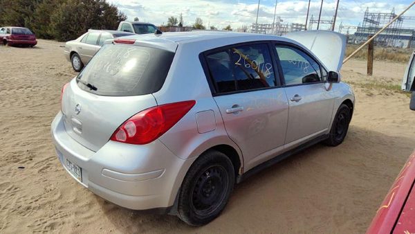 2010 Nissan Versa Crossmember/cradle/undercarria 1.8L AT — photo 7