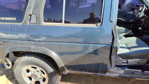 1995 Nissan Pathfinder Rear Door RH Blue — photo 4