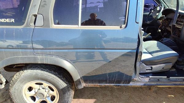 1995 Nissan Pathfinder Rear Door RH Blue — photo 2