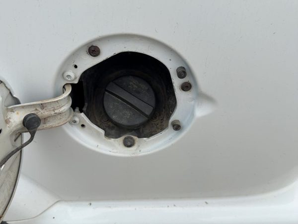 1998-2000 Chevy S10 Blazer Fuel Filler Neck Assembly With Gas Cap Oem 15026401 — photo 2