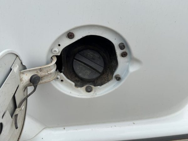 1998-2000 Chevy S10 Blazer Fuel Filler Neck Assembly With Gas Cap Oem 15026401 — photo 4