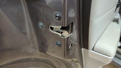 2005-2008 Chevy Equinox Driver Left Rear Door Latch With Rods/Cables Oem Back