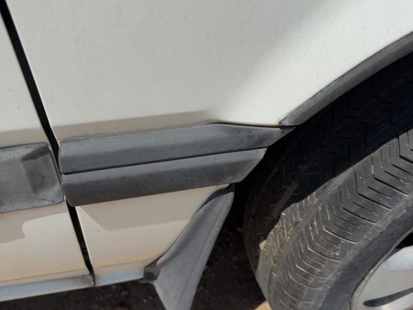 1988-1989 Honda Accord LX Sedan Passenger Right Front Fender Trim Molding OEM — photo 1