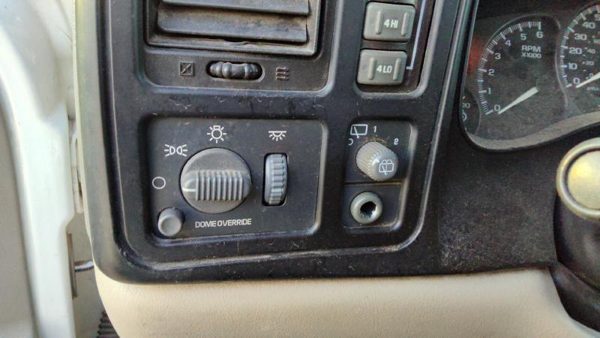 2001 Suburban 1500 Headlight Switch (dash Mtd) — photo 1
