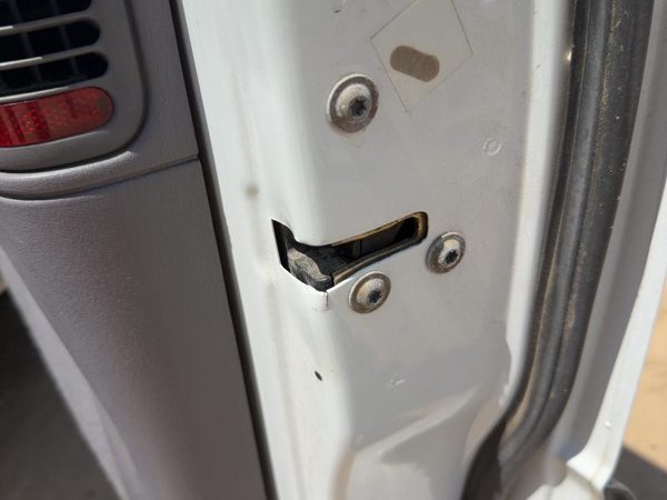 96-99 Town & Country Passenger Right Front Door Latch With Rods/Cables 4675584 — photo 4