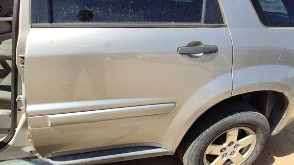 2007 Chevrolet Equinox Rear Door LH Silver 67U — photo 2
