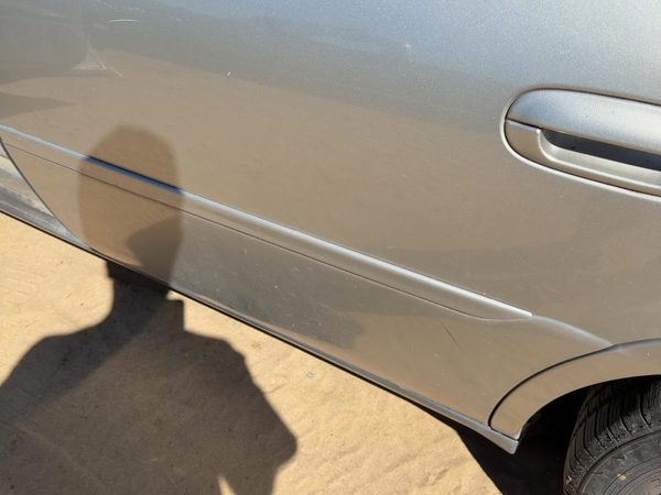 2005 Cadillac Deville Rear Door Moulding LH Platinum 67U — photo 1