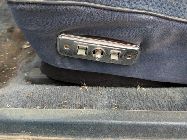 1986-1990 Olds 88 Driver Left Power Seat Track With Motors Only Oem Blue — photo 2