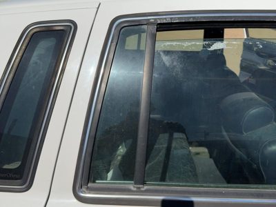 90-94 Town Car Passenger Right Rear Vent Window Back Door Glass With Frame Oem
