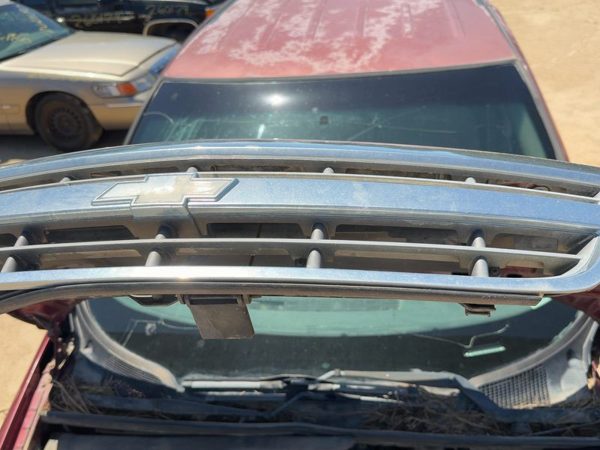2001-2005 Chevy Venture Front Grille Assembly Oem 10310159 — photo 4