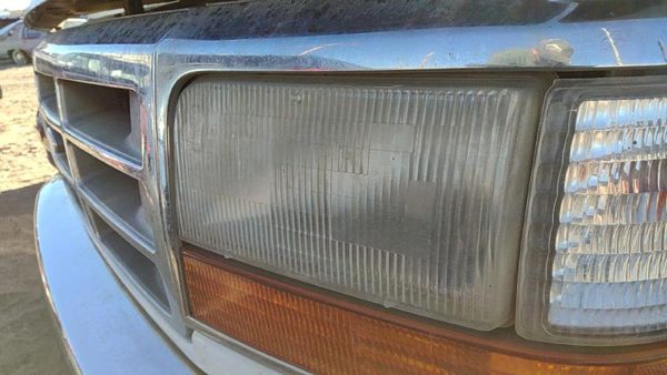 1995 Ford F150 Headlamp Assembly LH — photo 2