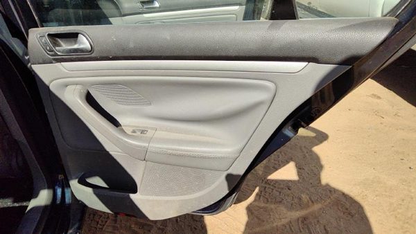 2005-09 Vw Jetta Passenger Right Rear Inside Door Trim Panel Only Oem Back Gray — photo 2