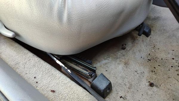1994 Pontiac Bonneville Seat Track Gray — photo 2