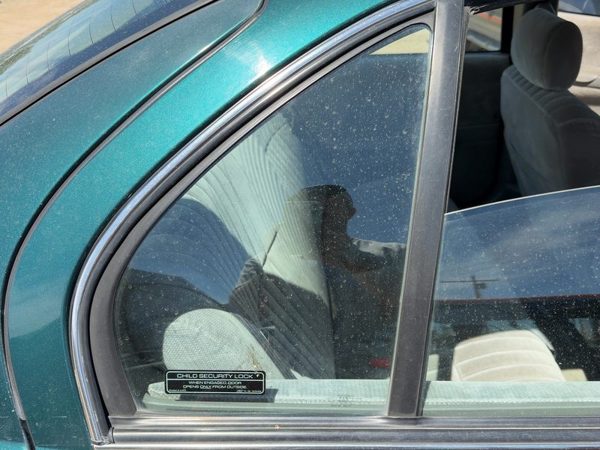 95-01 Chevy Lumina Passenger Right Rear Vent Window Back Door Glass OEM 10283742 — photo 3