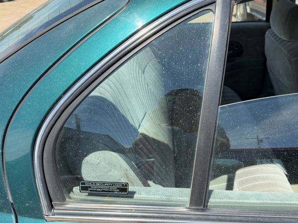 95-01 Chevy Lumina Passenger Right Rear Vent Window Back Door Glass OEM 10283742 — photo 1