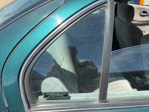 95-01 Chevy Lumina Passenger Right Rear Vent Window Back Door Glass OEM 10283742 — photo 4
