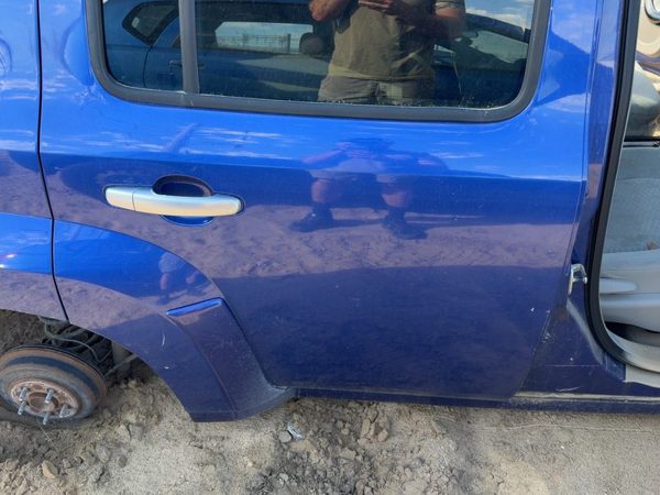 2006 Chevrolet HHR Rear Door RH Daytona Blue 69U — photo 2