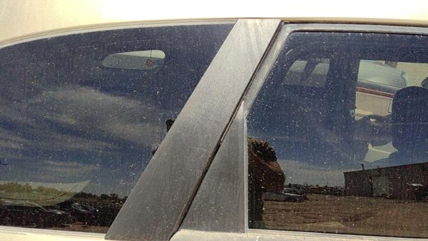 07-09 Grand Vitara Xl-7 Passenger Right Rear Moulding On Quarter Panel Oem Gold — photo 2