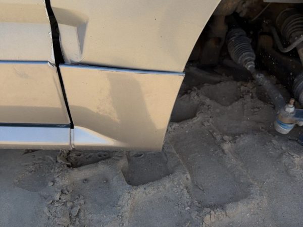 04-05 Srx Passenger Right Moulding From Fender Oem Trim Strip Silver 42U — photo 1