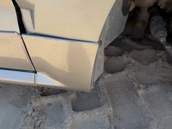 04-05 Srx Passenger Right Moulding From Fender Oem Trim Strip Silver 42U — photo 3