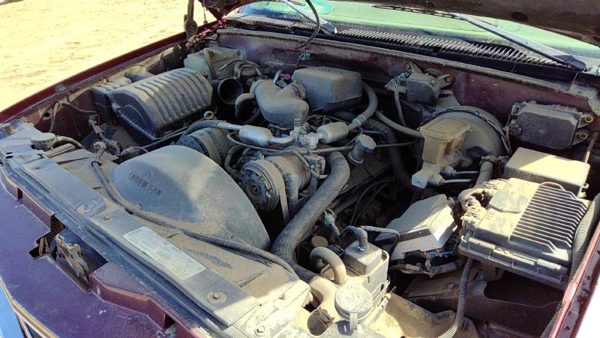 1999 GMC Yukon Headlamp Assembly RH — photo 2